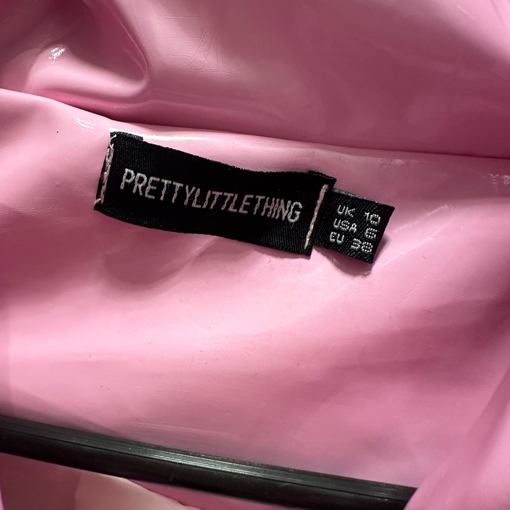 PrettyLittleThing 🌸 - Picture 3 of 4
